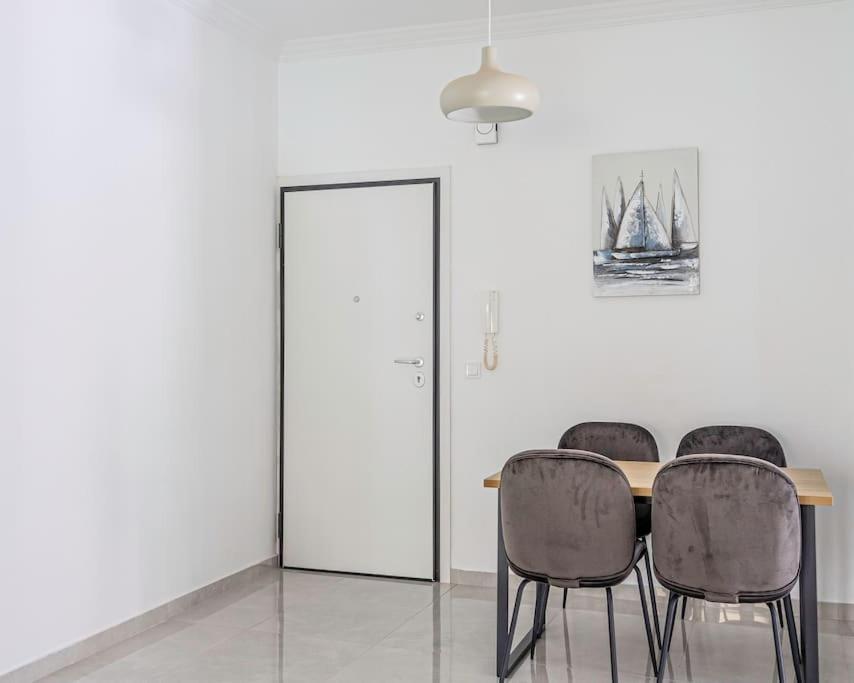 Alimos Sun-Filled Apartment Atene Esterno foto